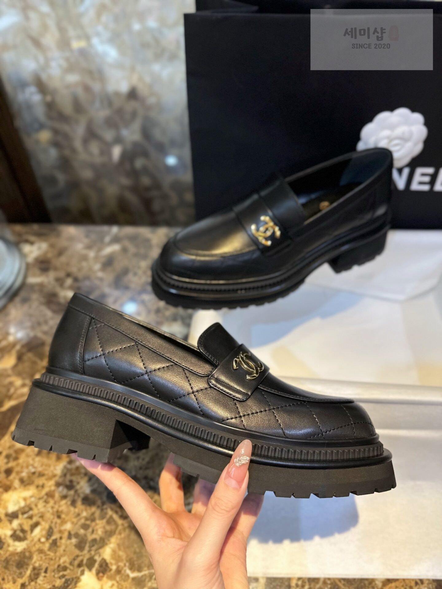 C H A N E L 샤넬 23A 퀼팅 블랙 카프스킨 로퍼 “35SIZE – 40SIZE” 신발 8번 이미지