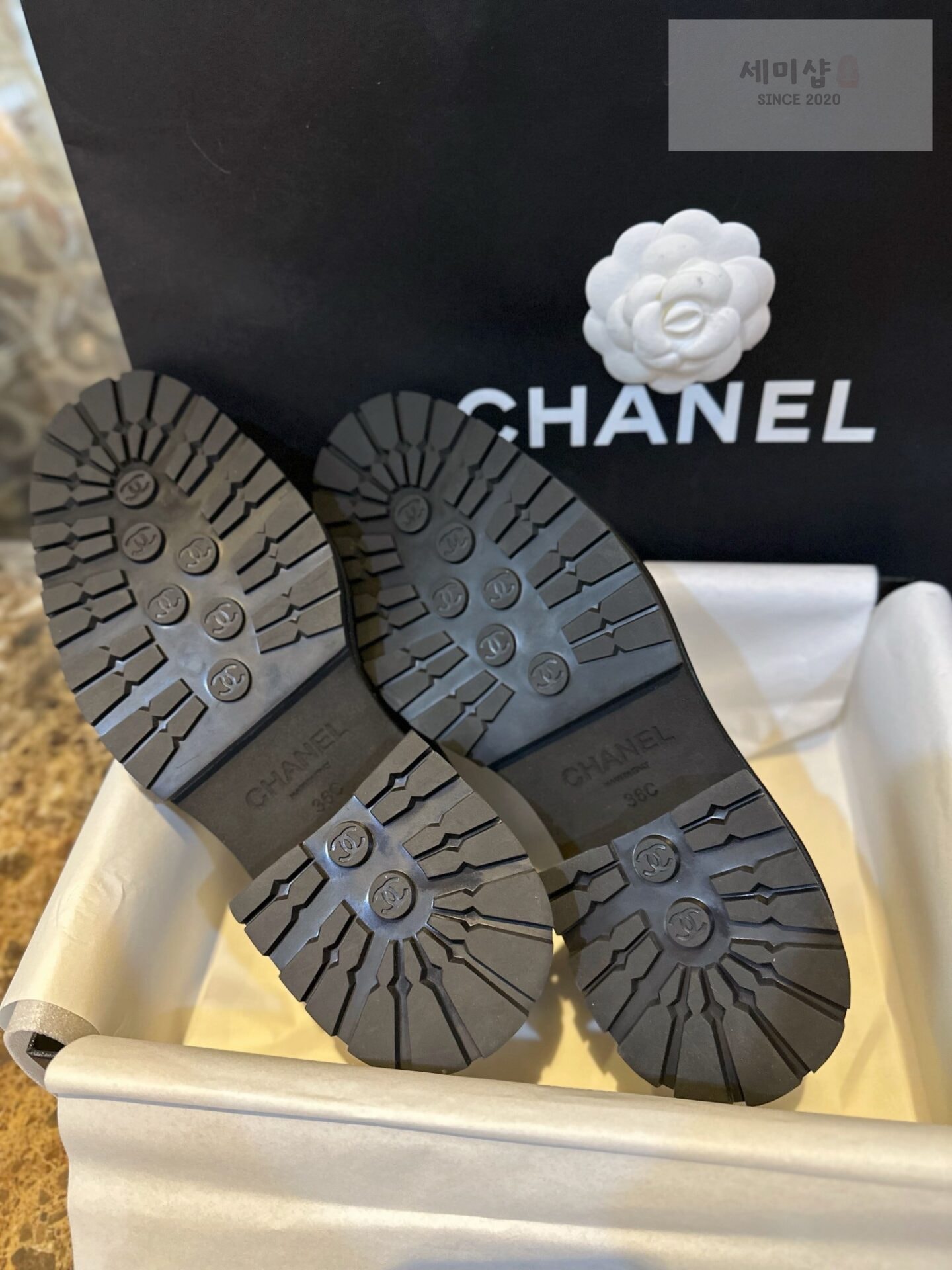C H A N E L 샤넬 23A 퀼팅 블랙 카프스킨 로퍼 “35SIZE – 40SIZE” 신발 11번 이미지