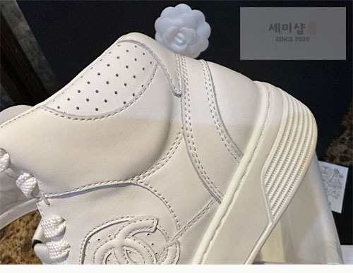 C H A N E L 샤넬 23A CC로고 에어포스 하이탑 올흰 신발 16번 이미지