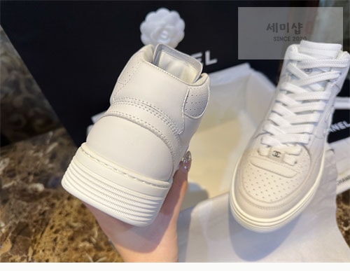 C H A N E L 샤넬 23A CC로고 에어포스 하이탑 올흰 신발 17번 이미지