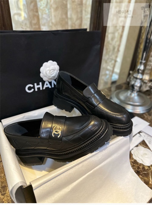 C H A N E L 샤넬 23A CC 가죽 로퍼 신발 6번 이미지