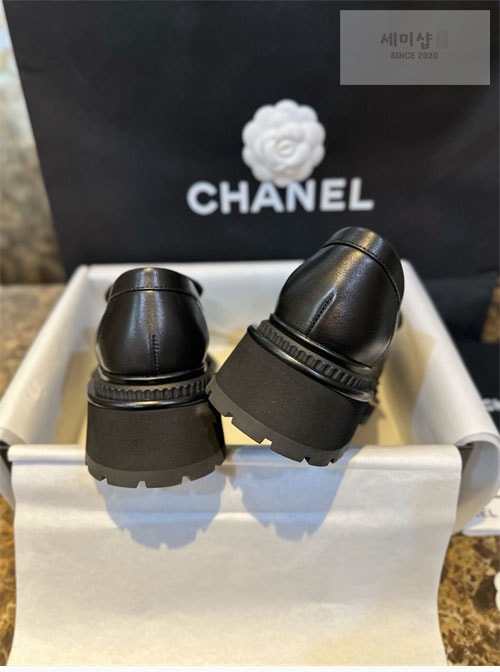 C H A N E L 샤넬 23A CC 가죽 로퍼 신발 10번 이미지