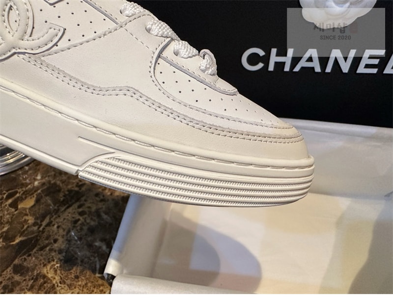 C H A N E L 샤넬 23A cc로고 에어포스 신발 10번 이미지