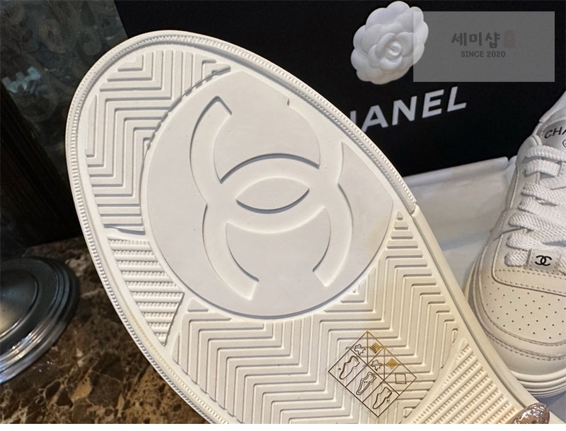 C H A N E L 샤넬 23A cc로고 에어포스 신발 14번 이미지