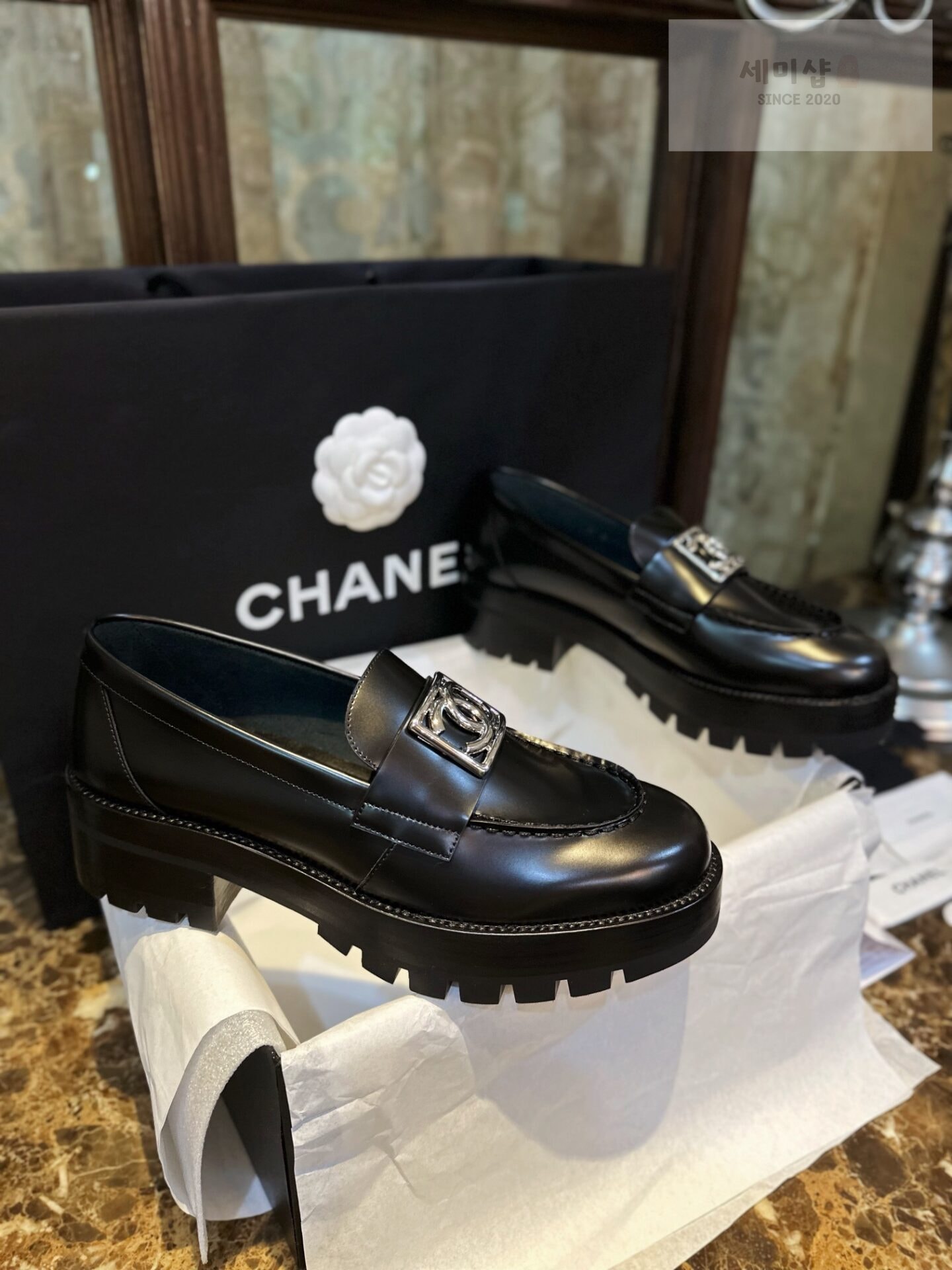 C H A N E L 샤넬 23B 스퀘어 CC로고 블랙 카프스킨 로퍼 “35SIZE – 41SIZE” 신발 4번 이미지