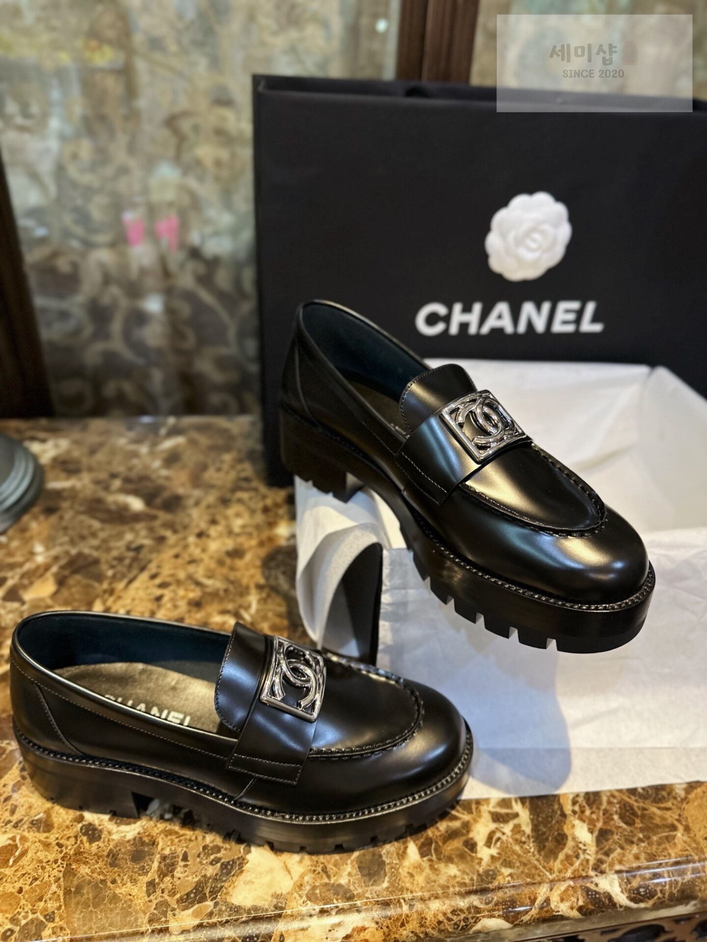 C H A N E L 샤넬 23B 스퀘어 CC로고 블랙 카프스킨 로퍼 “35SIZE – 41SIZE” 신발 17번 이미지