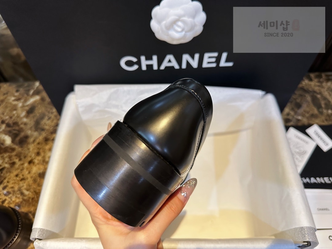 C H A N E L 샤넬 23B 스퀘어 CC로고 블랙 카프스킨 로퍼 “35SIZE – 41SIZE” 신발 15번 이미지