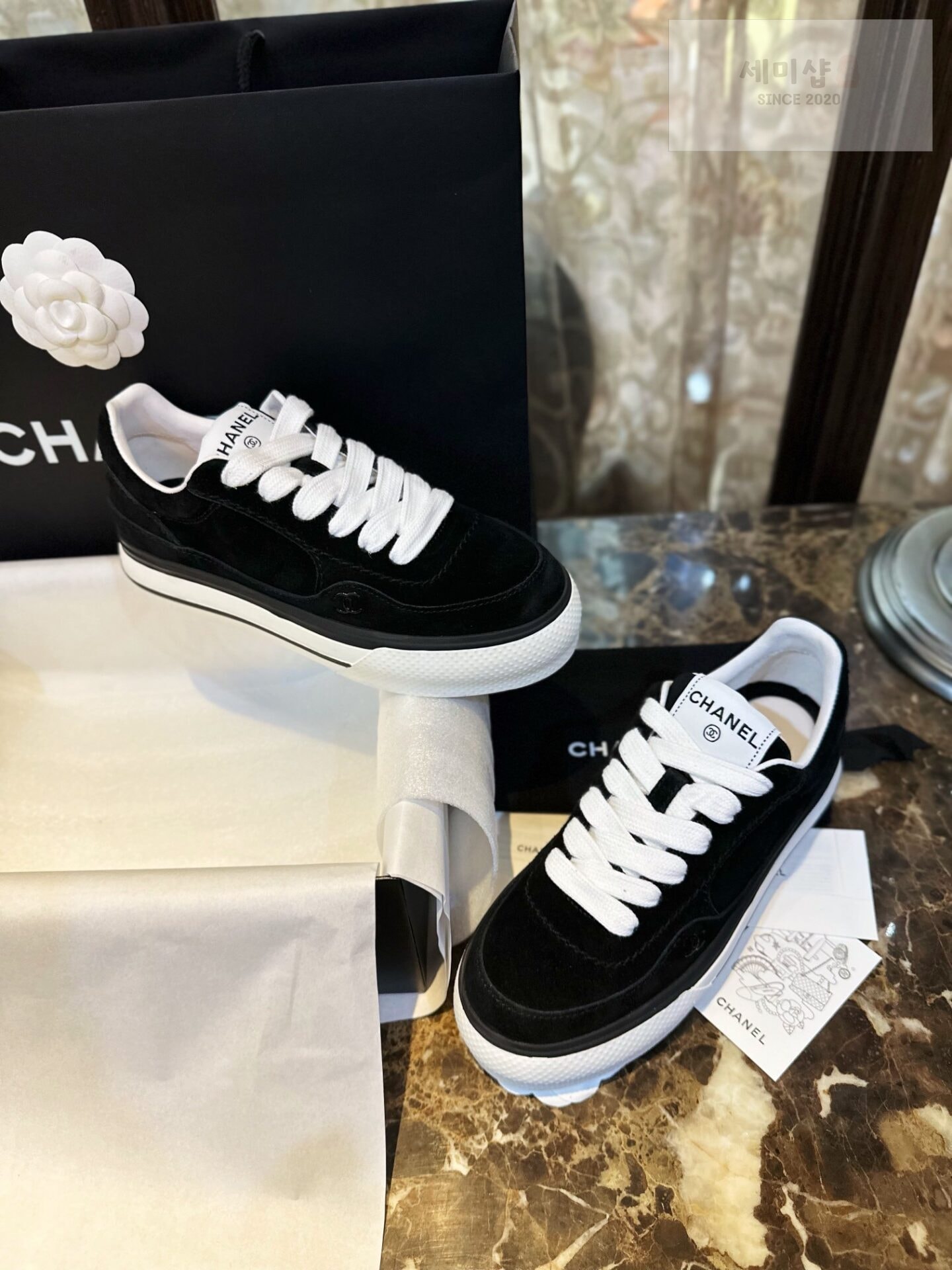 C H A N E L 샤넬 23B CC로고 블랙 벨벳 스웨이드 스니커즈 “35SIZE – 41SIZE” 신발 19번 이미지