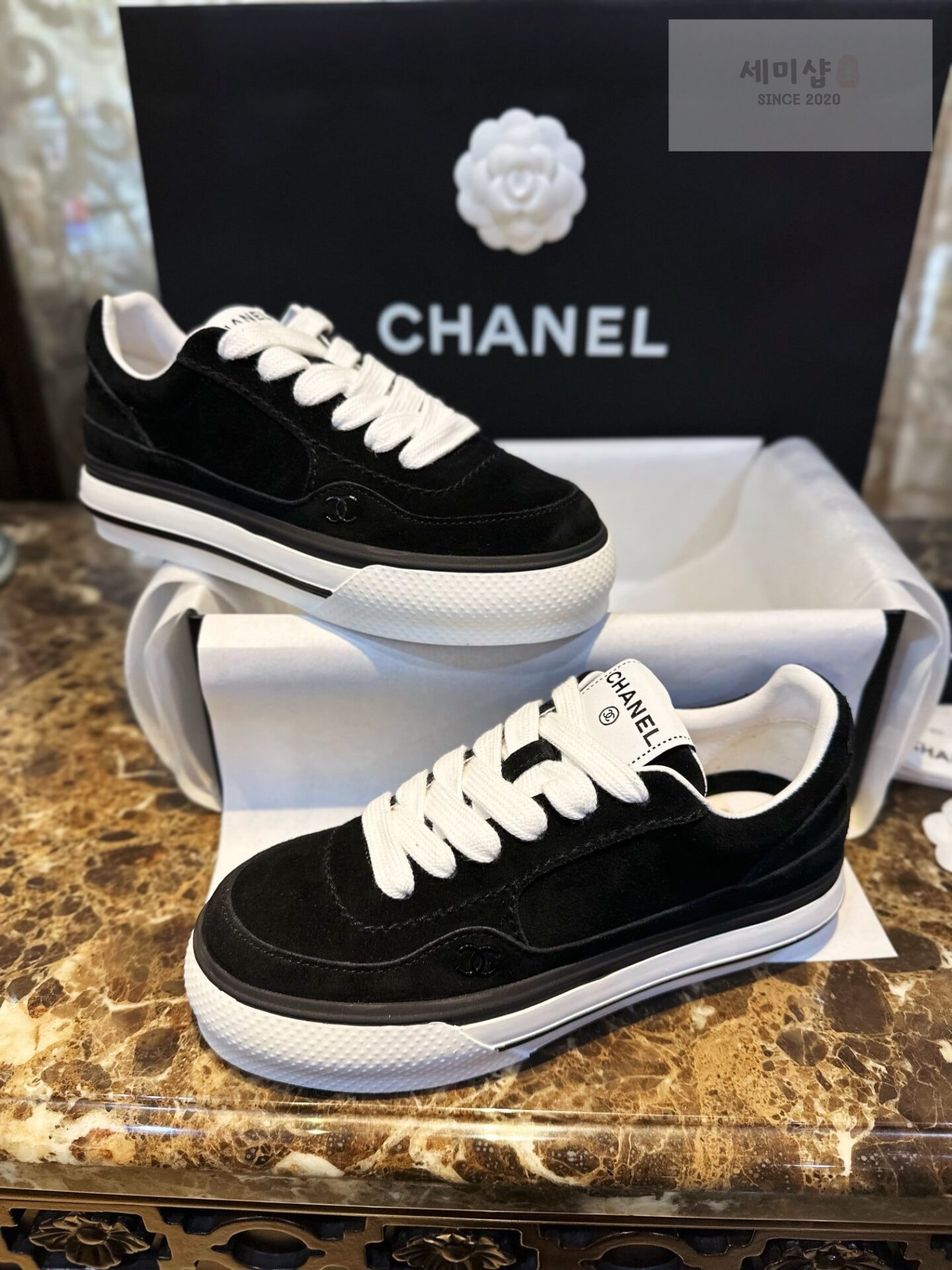 C H A N E L 샤넬 23B CC로고 블랙 벨벳 스웨이드 스니커즈 “35SIZE – 41SIZE” 신발 2번 이미지