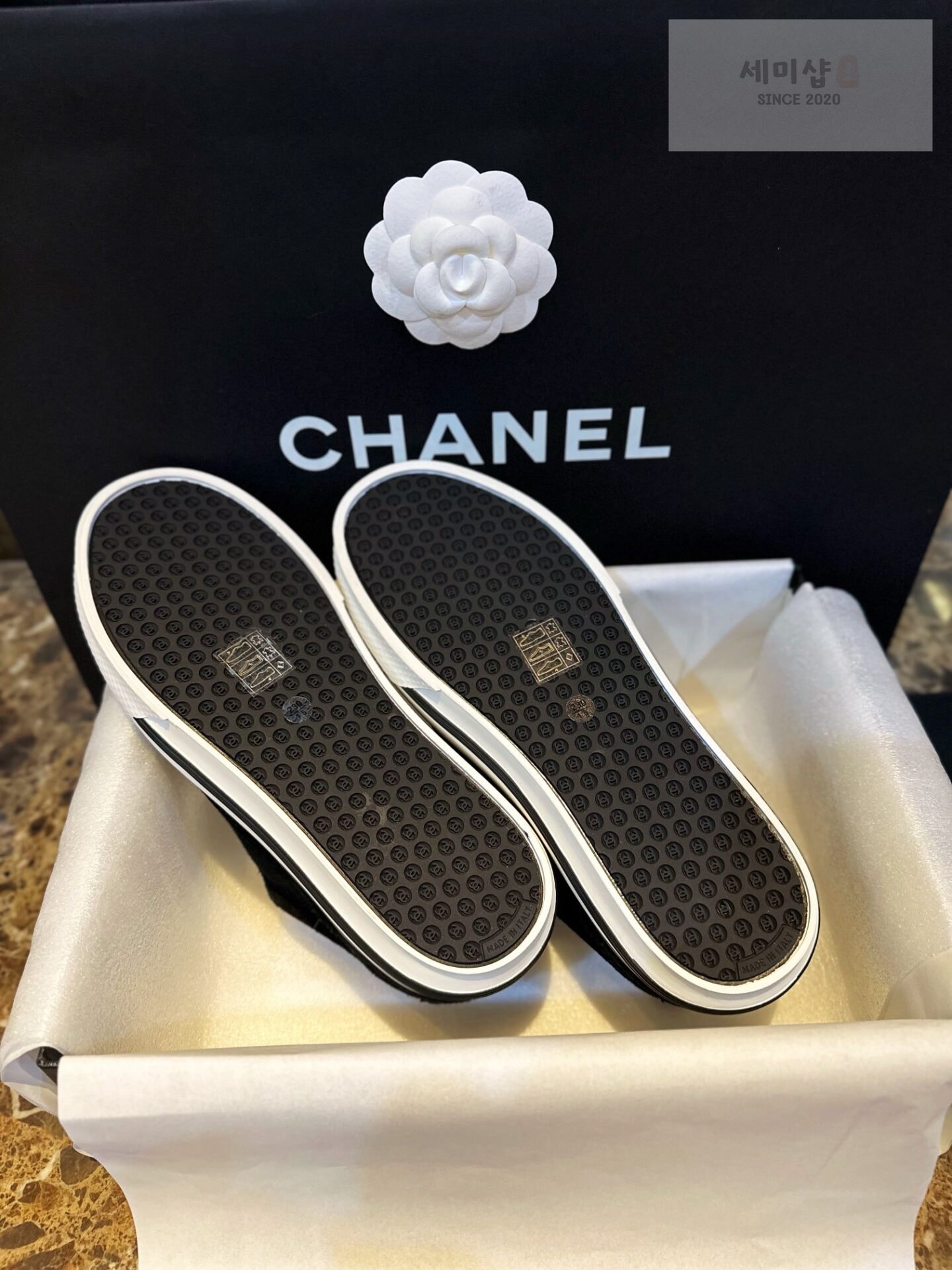 C H A N E L 샤넬 23B CC로고 블랙 벨벳 스웨이드 스니커즈 “35SIZE – 41SIZE” 신발 7번 이미지
