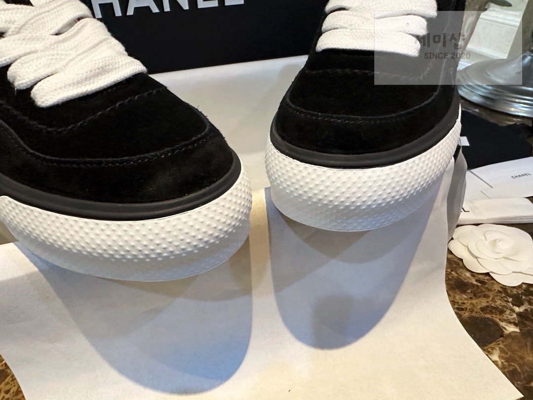 C H A N E L 샤넬 23B CC로고 블랙 벨벳 스웨이드 스니커즈 “35SIZE – 41SIZE” 신발 16번 이미지