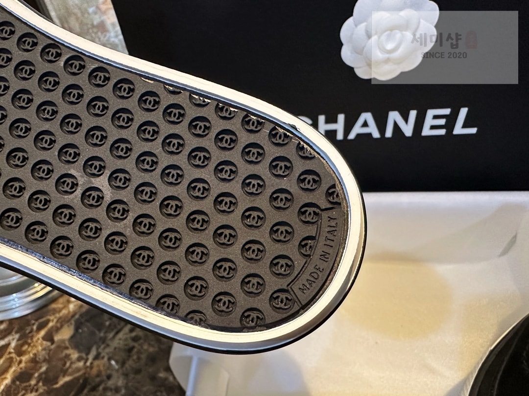 C H A N E L 샤넬 23B CC로고 블랙 벨벳 스웨이드 스니커즈 “35SIZE – 41SIZE” 신발 13번 이미지