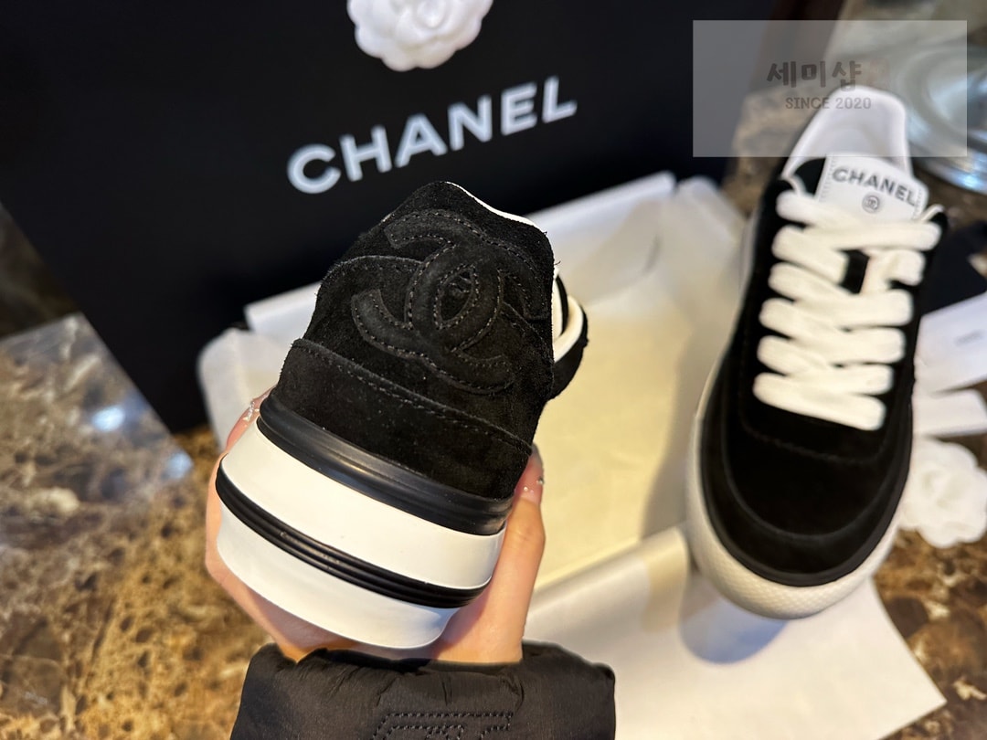 C H A N E L 샤넬 23B CC로고 블랙 벨벳 스웨이드 스니커즈 “35SIZE – 41SIZE” 신발 15번 이미지