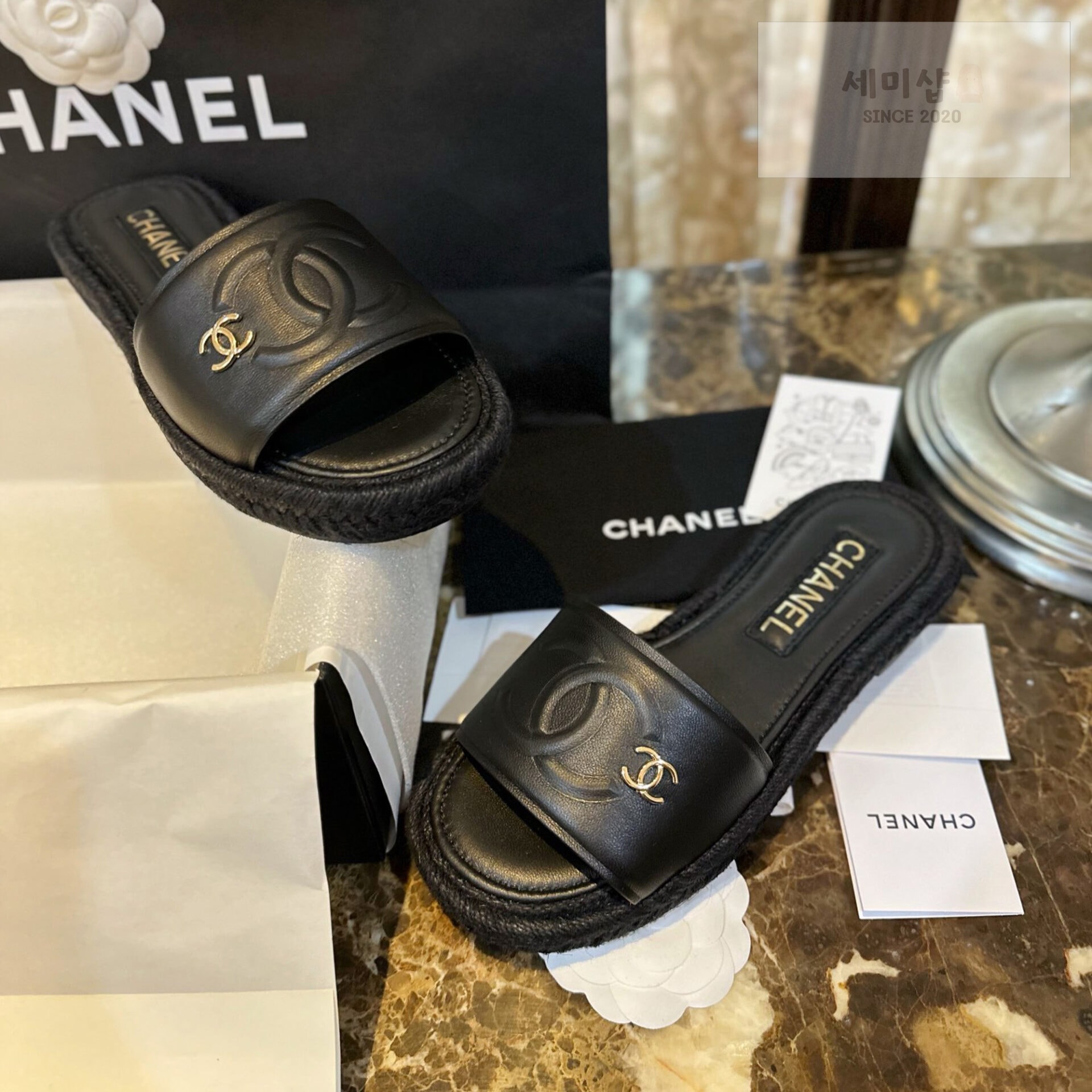 C H A N E L 샤넬 23P 블랙 애스파듀 슬라이드 뮬 “35SIZE – 40SIZE” 신발 1번 이미지