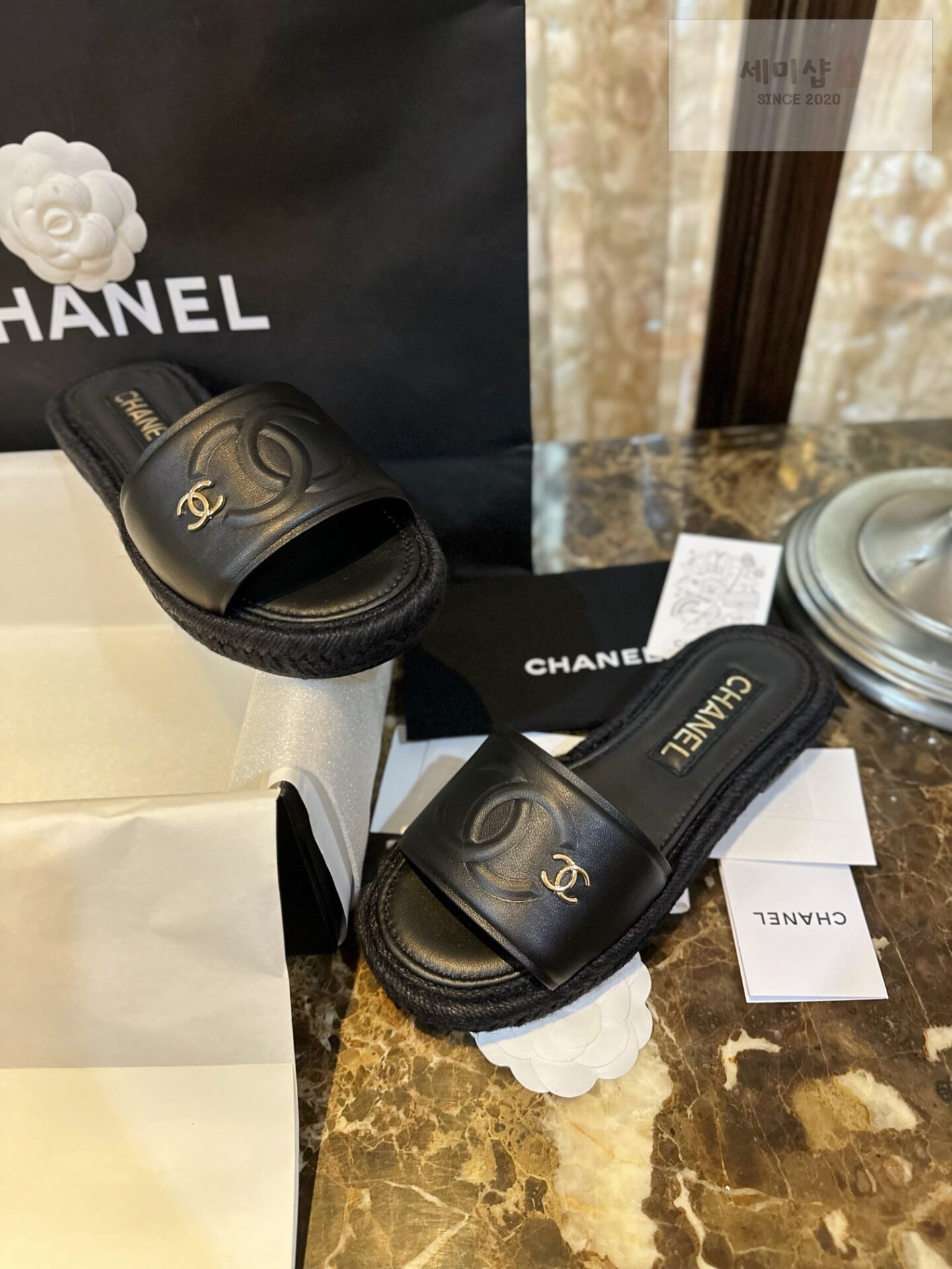 C H A N E L 샤넬 23P 블랙 애스파듀 슬라이드 뮬 “35SIZE – 40SIZE” 신발 2번 이미지