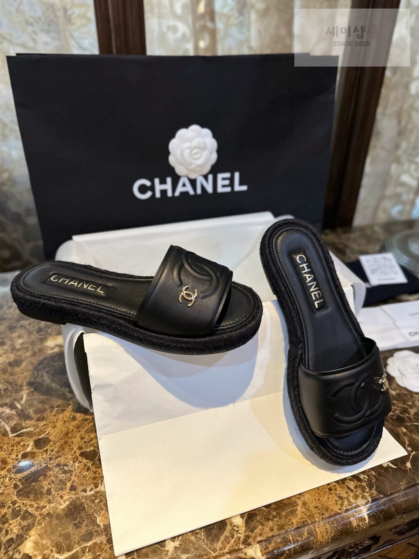 C H A N E L 샤넬 23P 블랙 애스파듀 슬라이드 뮬 “35SIZE – 40SIZE” 신발 16번 이미지