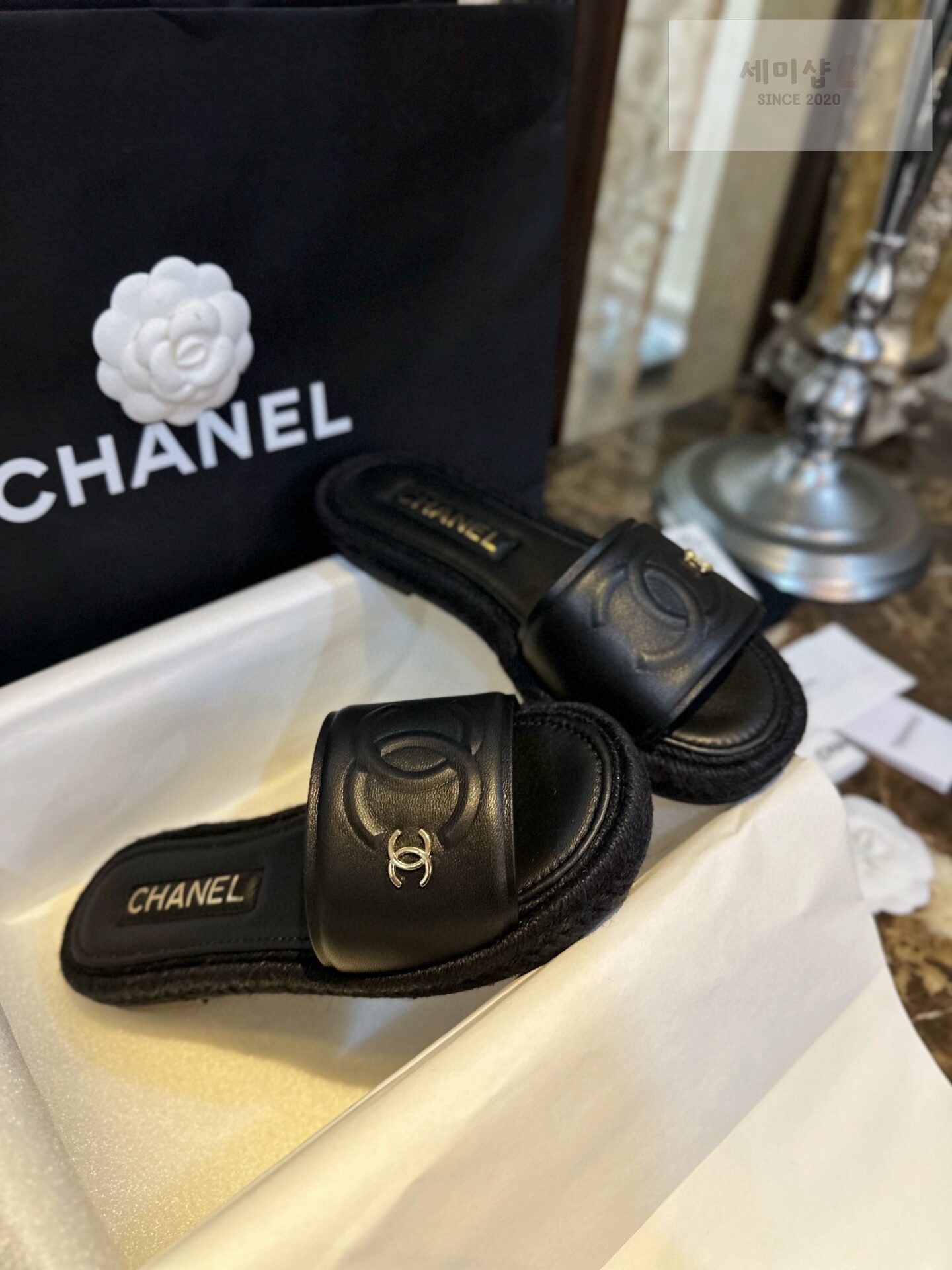 C H A N E L 샤넬 23P 블랙 애스파듀 슬라이드 뮬 “35SIZE – 40SIZE” 신발 4번 이미지