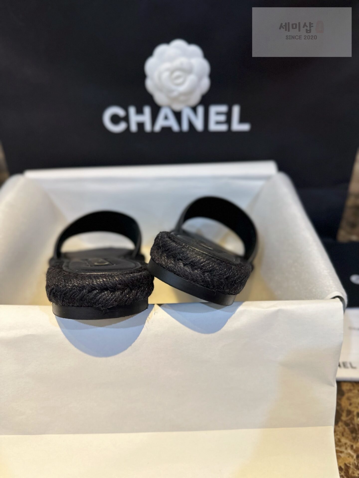 C H A N E L 샤넬 23P 블랙 애스파듀 슬라이드 뮬 “35SIZE – 40SIZE” 신발 7번 이미지