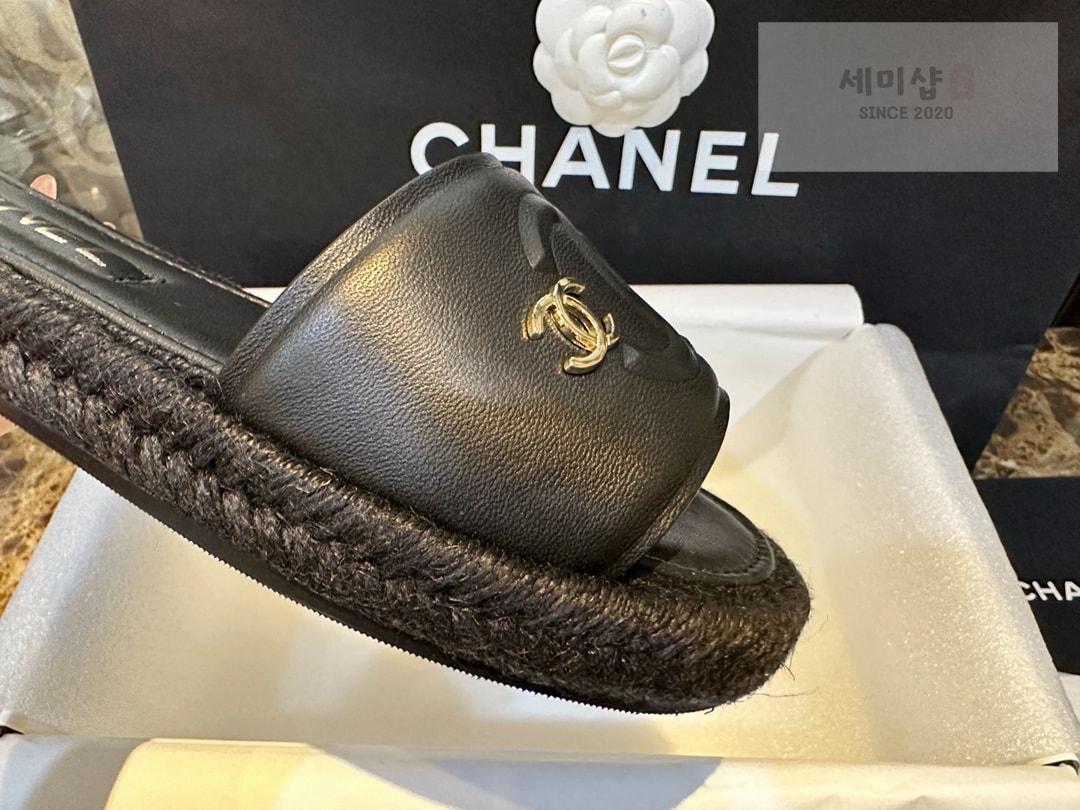 C H A N E L 샤넬 23P 블랙 애스파듀 슬라이드 뮬 “35SIZE – 40SIZE” 신발 10번 이미지