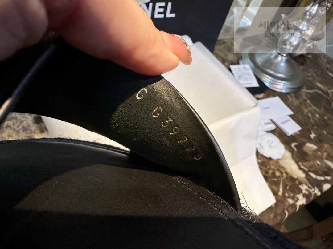 C H A N E L 샤넬 23P 블랙 애스파듀 슬라이드 뮬 “35SIZE – 40SIZE” 신발 15번 이미지