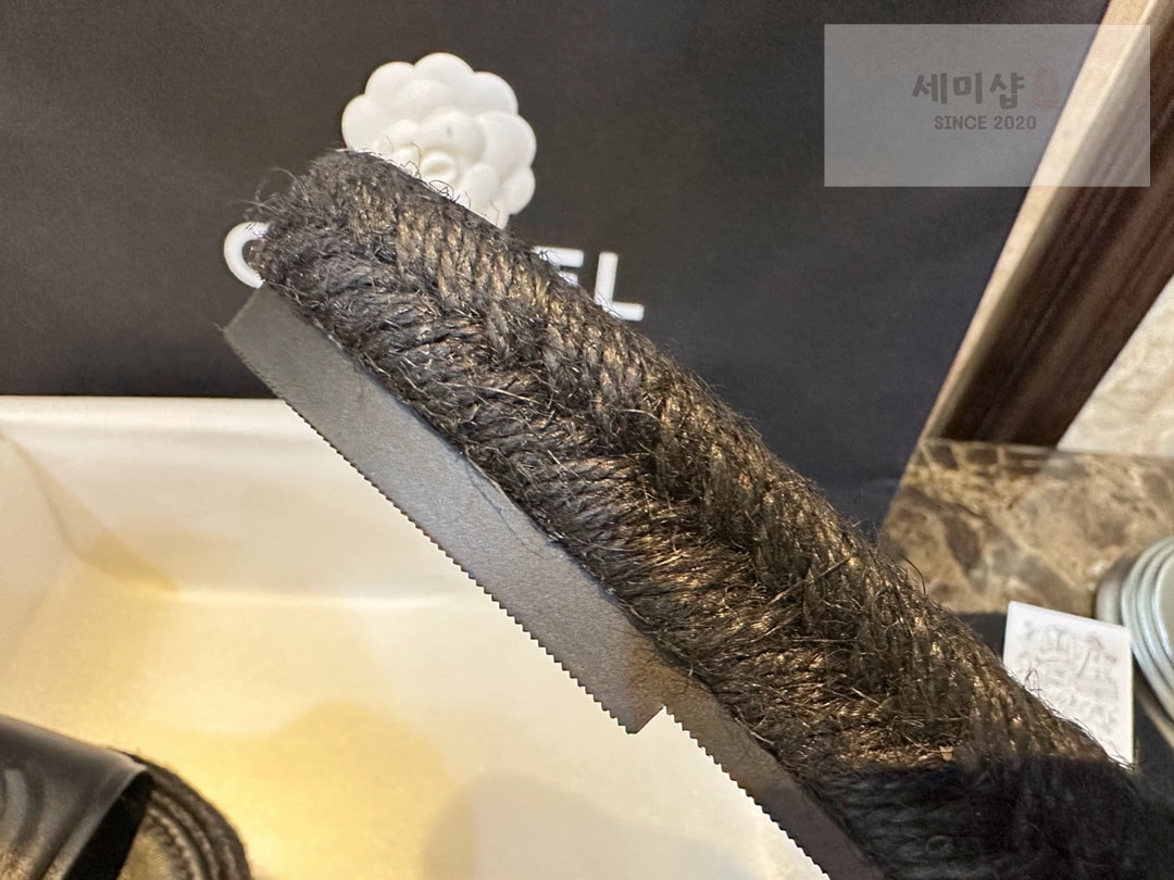 C H A N E L 샤넬 23P 블랙 애스파듀 슬라이드 뮬 “35SIZE – 40SIZE” 신발 13번 이미지