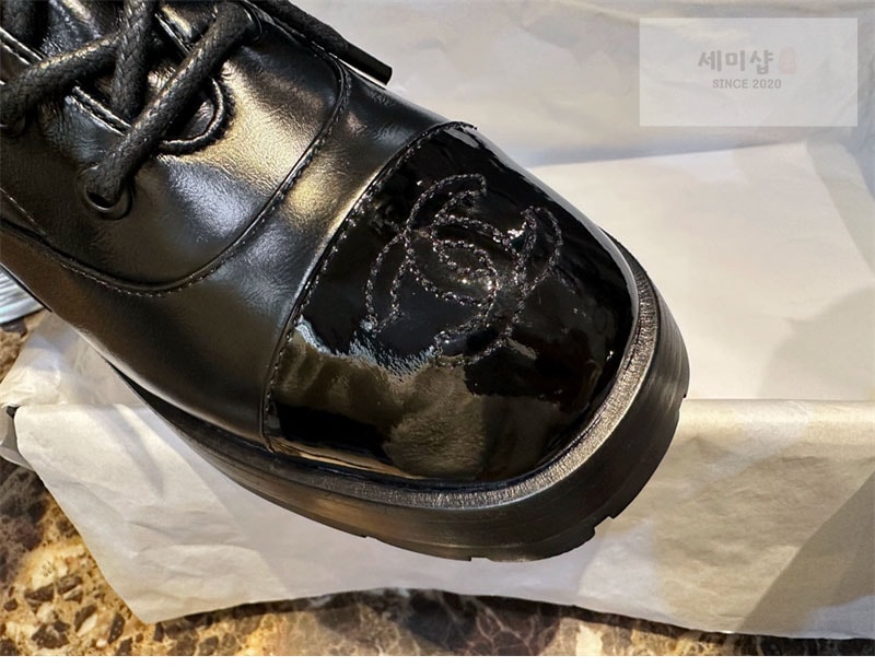 샤넬 샤넬 23b 체인 로고 퀼팅 레이스업 미들 부츠 신발 1번 이미지