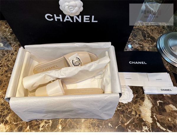C H A N E L 샤넬 23c cc로고 펄 슬리퍼 신발 2번 이미지