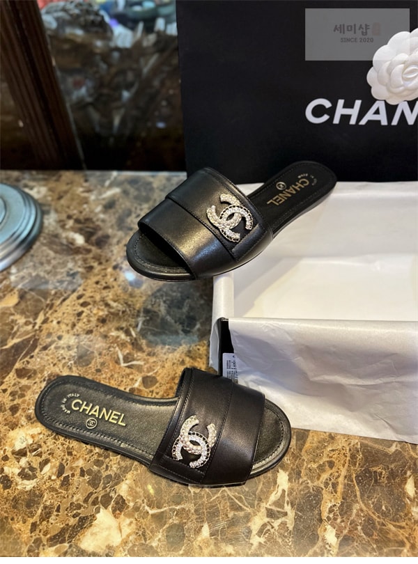 C H A N E L 샤넬 23c cc로고 펄 슬리퍼 신발 2번 이미지