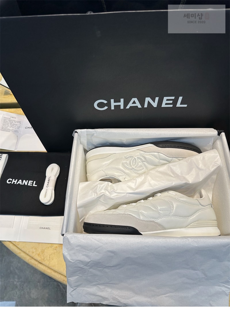 C H A N E L 샤넬 24A CC로고 스니커즈 신발 24번 이미지