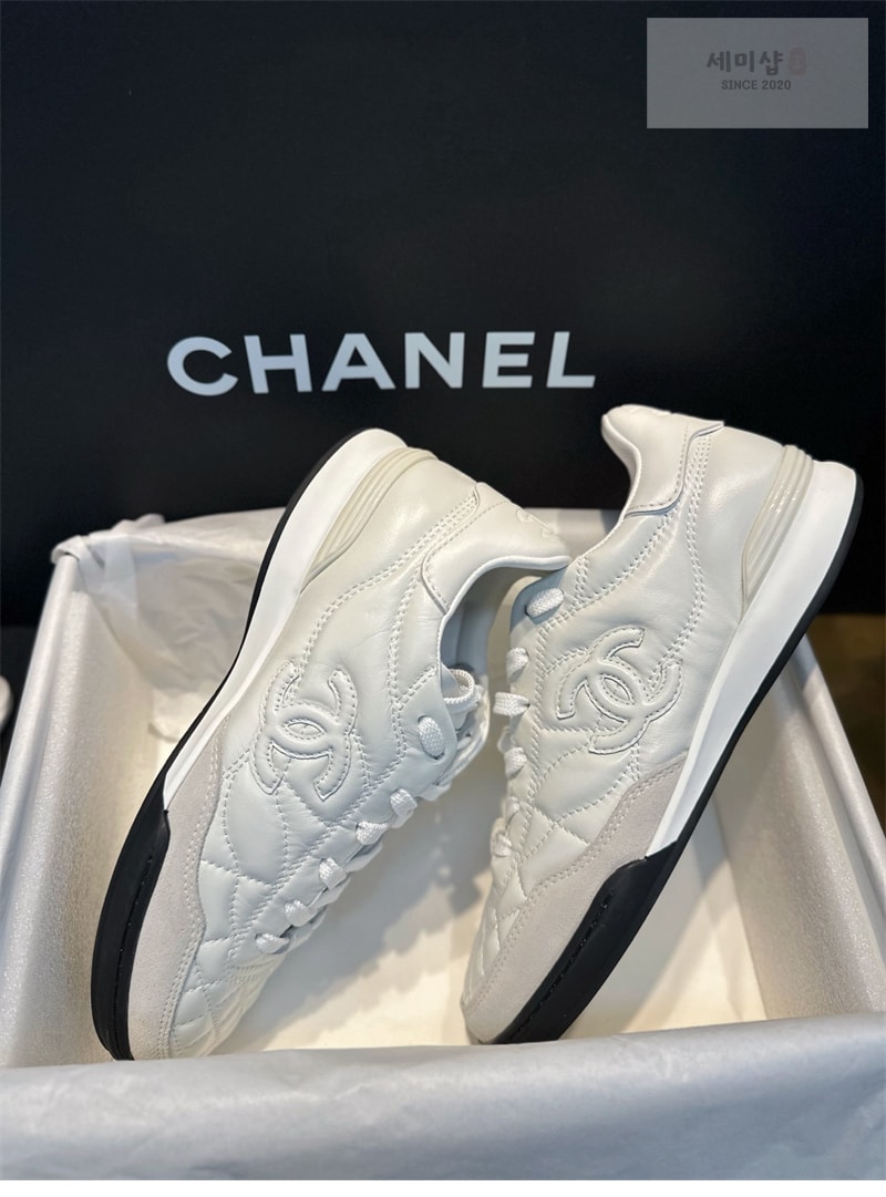 C H A N E L 샤넬 24A CC로고 스니커즈 신발 7번 이미지