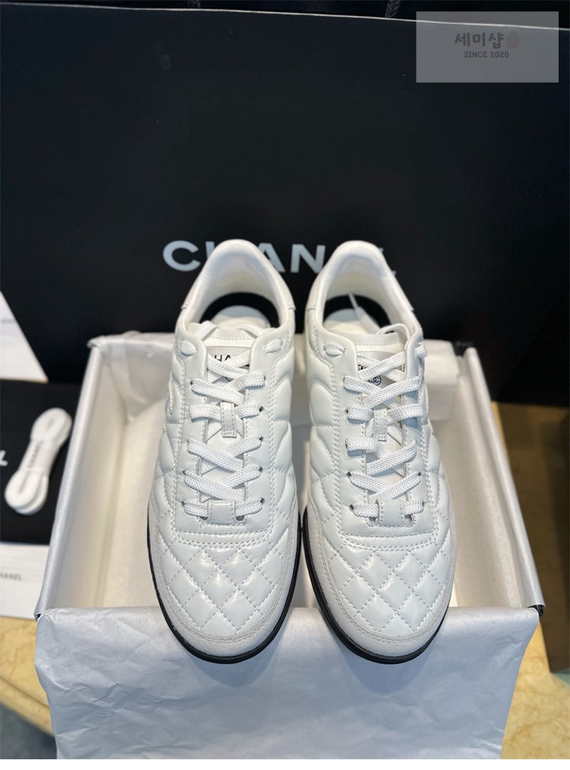 C H A N E L 샤넬 24A CC로고 스니커즈 신발 10번 이미지