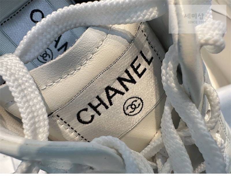 C H A N E L 샤넬 24A CC로고 스니커즈 신발 17번 이미지