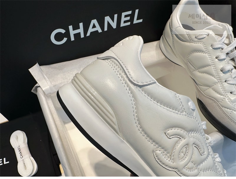 C H A N E L 샤넬 24A CC로고 스니커즈 신발 20번 이미지