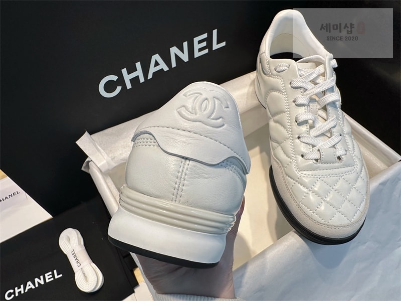 C H A N E L 샤넬 24A CC로고 스니커즈 신발 21번 이미지