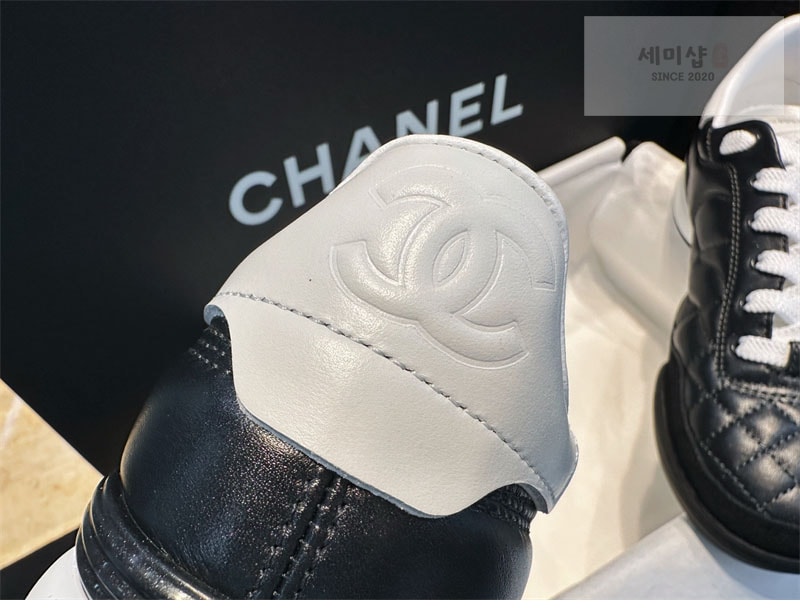 C H A N E L 샤넬 24A CC로고 퀼팅 스니커즈 신발 18번 이미지