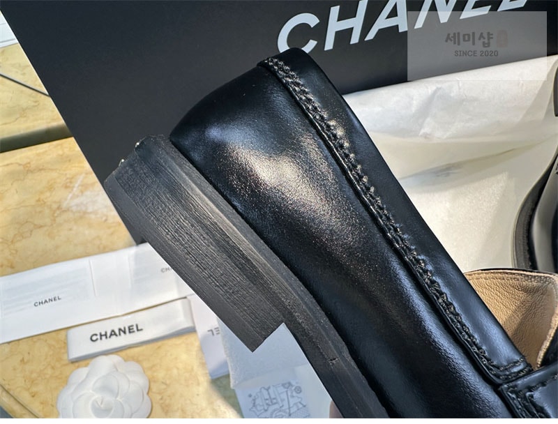 C H A N E L 샤넬 24A CC 드롭 체인 로퍼 신발 22번 이미지