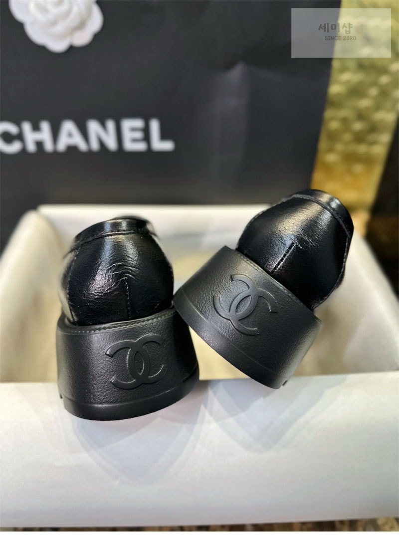 C H A N E L 샤넬 24B 레터링 로퍼 신발 9번 이미지