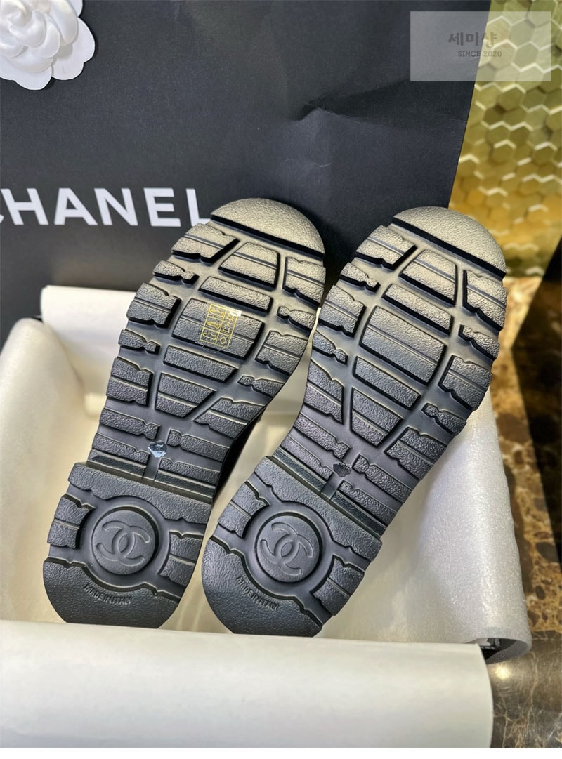 C H A N E L 샤넬 24B 레터링 로퍼 신발 10번 이미지