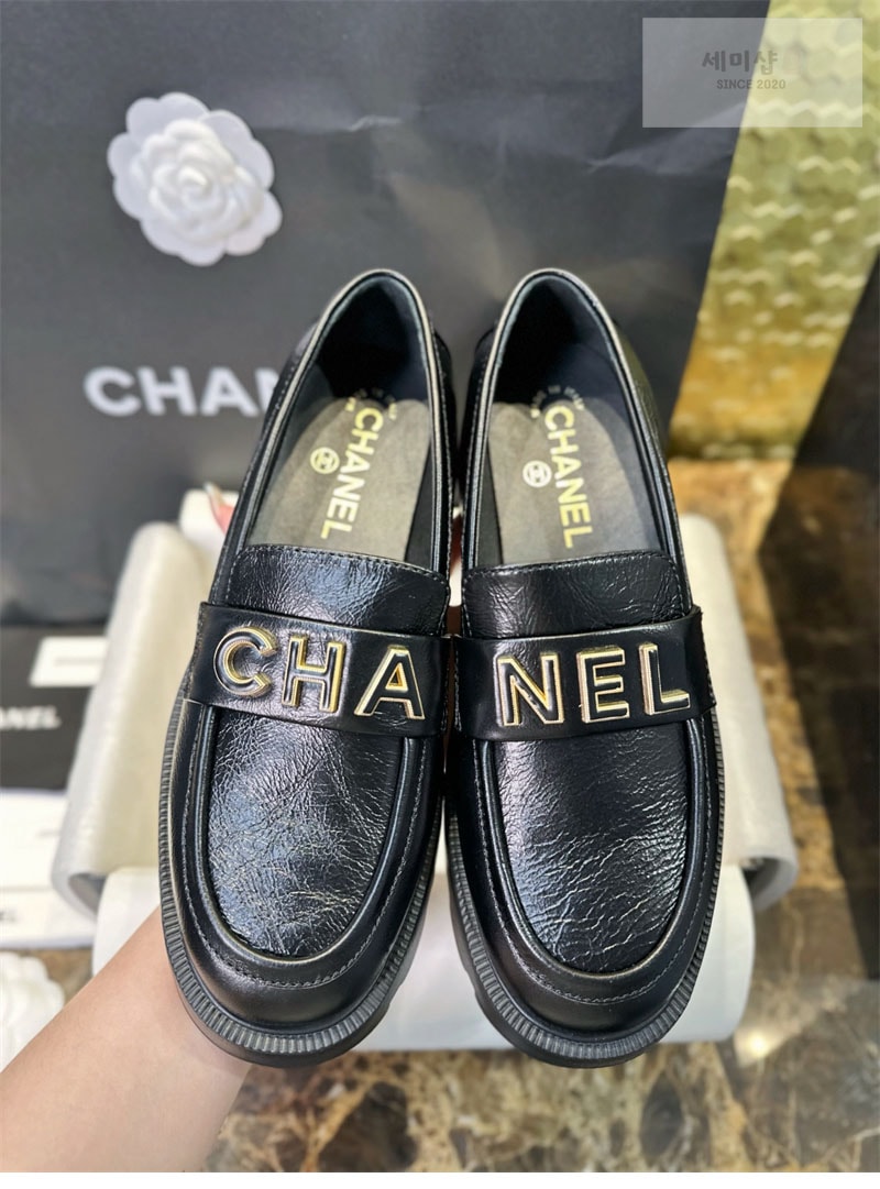 C H A N E L 샤넬 24B 레터링 로퍼 신발 22번 이미지