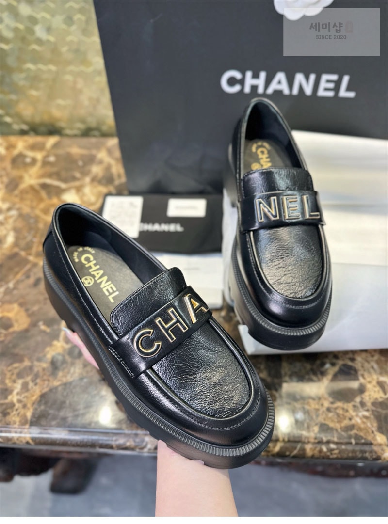 C H A N E L 샤넬 24B 레터링 로퍼 신발 11번 이미지