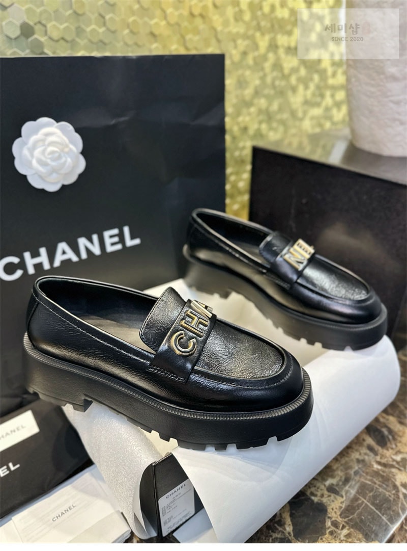 C H A N E L 샤넬 24B 레터링 로퍼 신발 12번 이미지
