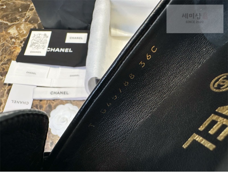 C H A N E L 샤넬 24B 레터링 로퍼 신발 17번 이미지