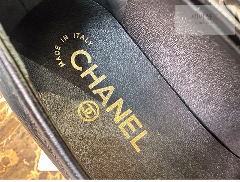 C H A N E L 샤넬 24B 레터링 로퍼 신발 18번 이미지