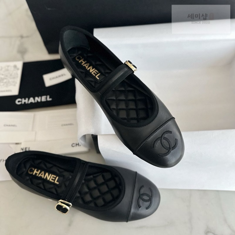 C H A N E L 샤넬 24B 체인 CC로고 로퍼 신발 1번 이미지