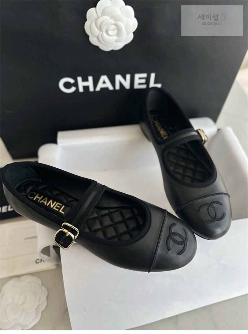 C H A N E L 샤넬 24B 체인 CC로고 로퍼 신발 7번 이미지