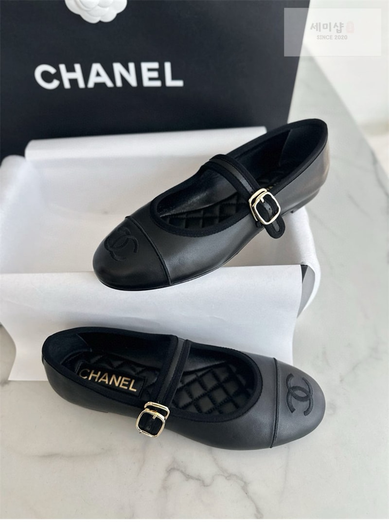 C H A N E L 샤넬 24B 체인 CC로고 로퍼 신발 8번 이미지