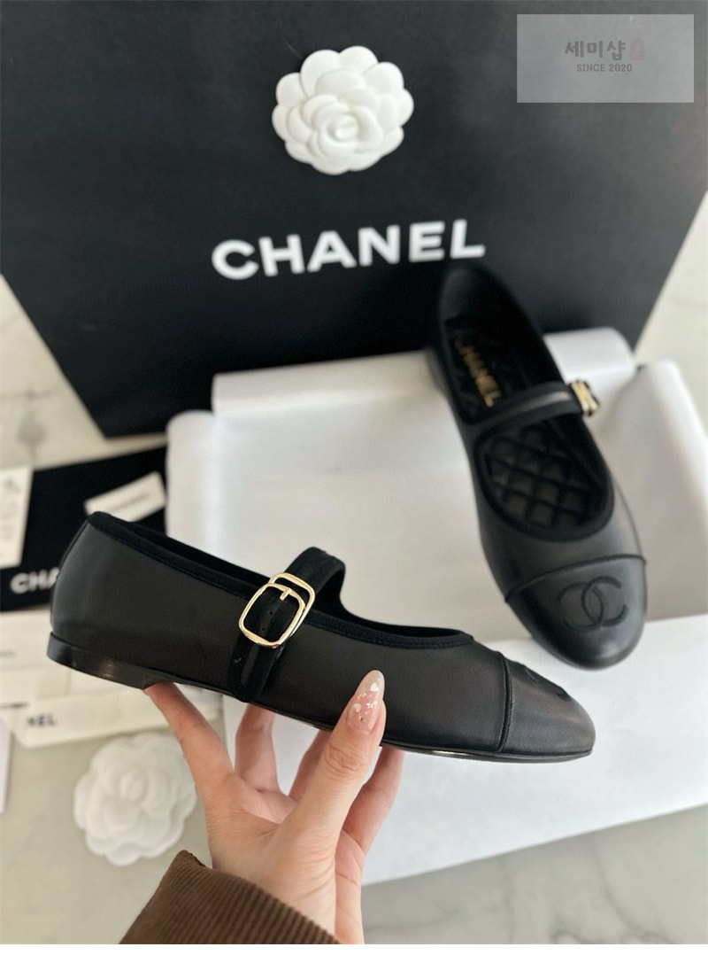 C H A N E L 샤넬 24B 체인 CC로고 로퍼 신발 9번 이미지