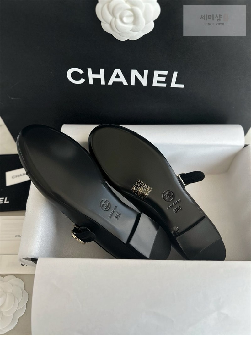 C H A N E L 샤넬 24B 체인 CC로고 로퍼 신발 11번 이미지