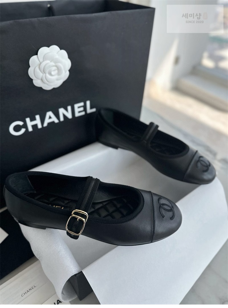 C H A N E L 샤넬 24B 체인 CC로고 로퍼 신발 12번 이미지