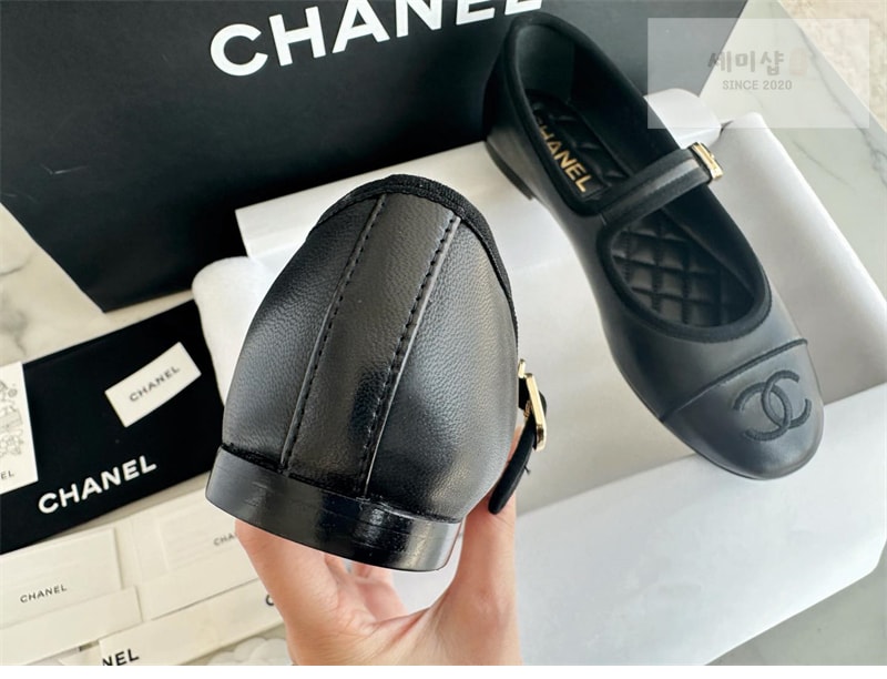 C H A N E L 샤넬 24B 체인 CC로고 로퍼 신발 17번 이미지